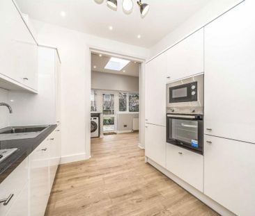 3 bedroom terraced house to rent - Photo 6