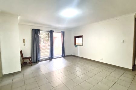 GOOD SIZED 2 BEDROOM UNIT 350M TO AUBURN STATION - Photo 2