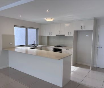 Contemporary Apartment in the Heart of Wollongong - Photo 1