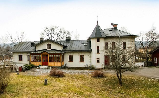 Unik sekelskiftesfyra med stor glasveranda - Photo 1