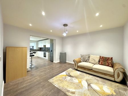 Cygnet Avenue, Greater London, TW14 - Photo 2