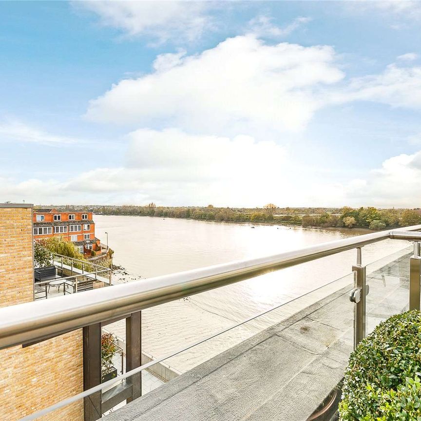 Fantastic 3 bedroom penthouse with river views in this sought after new development. - Photo 1