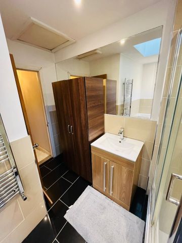 Room in a Shared House, Aslett Street, SW18 - Photo 2