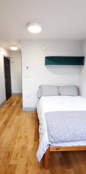 Green Penthouse, Lustrous House , Green Street - Photo 1