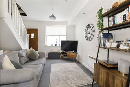 2 bedroom semi-detached house to rent - Photo 2