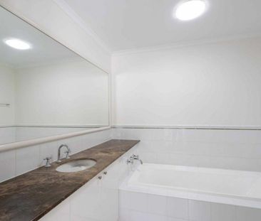 33 Beacon Vista, Port Melbourne VIC 3207 - House For Rent | Domain - Photo 5