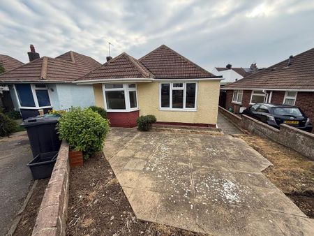 2 bedroom detached bungalow to rent - Photo 2