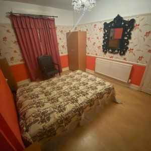 Room in a Shared House, Eton Road, IG1 - Photo 3