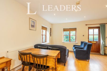 2 bedroom house to rent Mews Cottage, Bridgefoot Path, Emsworth, PO10 - Photo 2