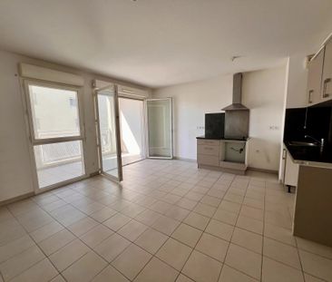 Location Appartement 2 pièces 43m² MARSEILLE 3ème - Photo 4