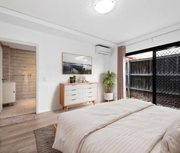 Secure & Spacious Ryde Townhouse - One Occupant Must Be 55+ - Photo 2