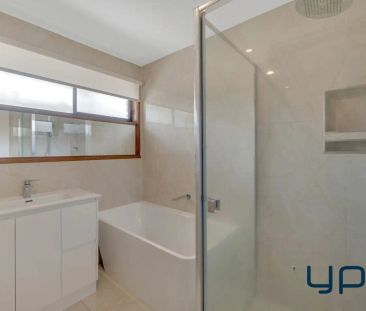 “Perfect Family Living in a Peaceful Court Location !!” - Photo 1