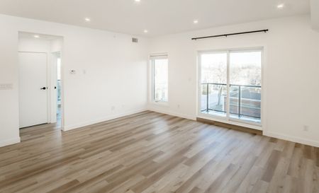 Birmingham: Gold Accents – Executive Suite – 710 Westminster, Winnipeg, MB - Photo 3