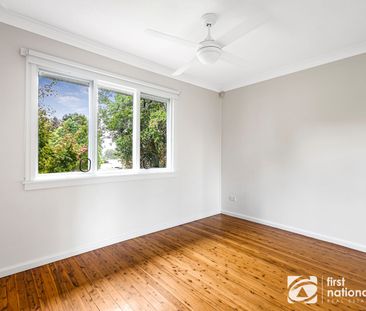 Impressive Family Home with Versatile Detached Studio - Photo 3