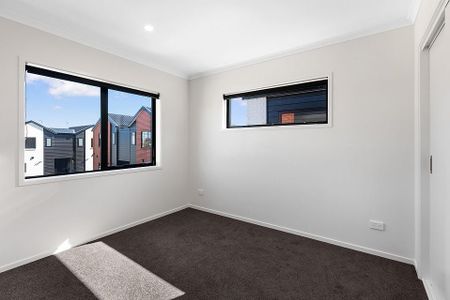 Modern Townhouse - Photo 4