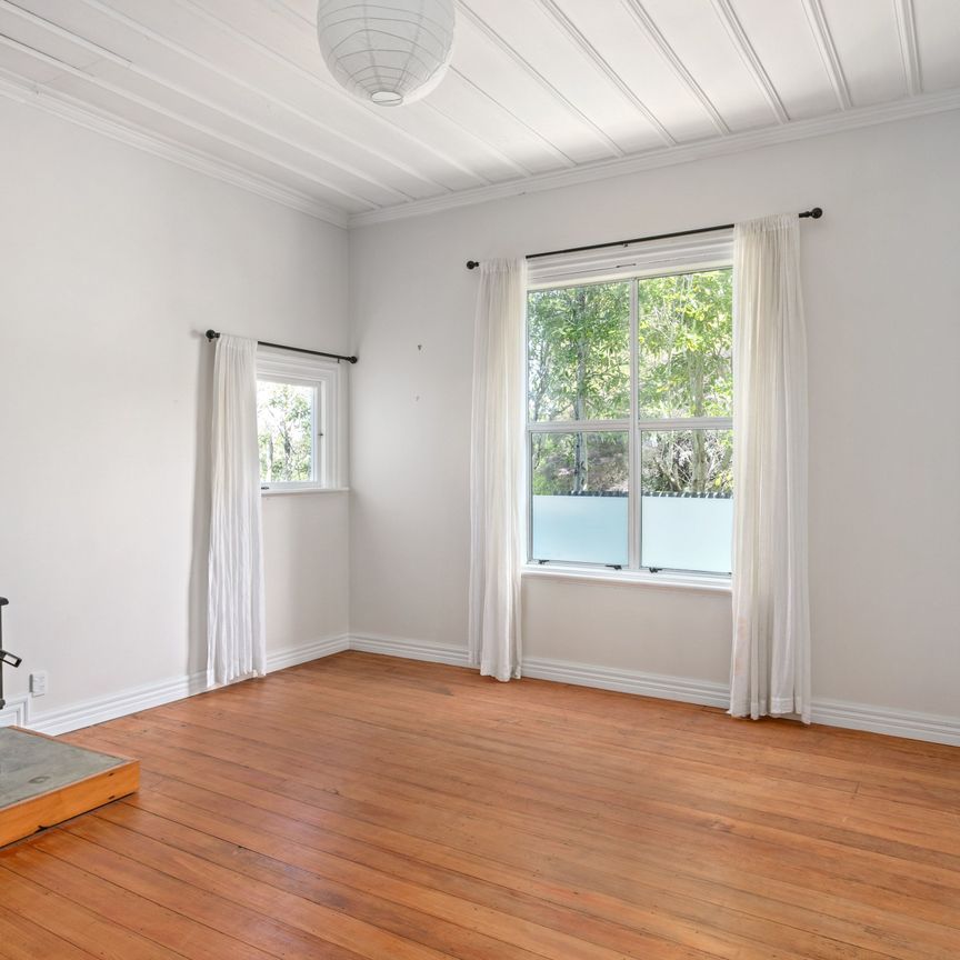 Large Four Bedroom Home! - Photo 1