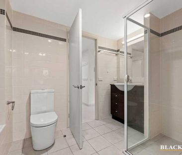 Ground floor courtyard apartment in The National - Photo 6