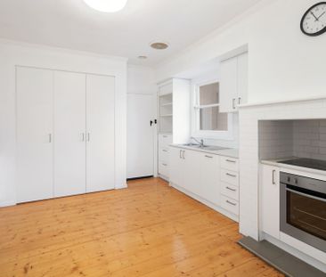 UPDATED 3 BED HOME, CLOSE TO SCHOOLS AND SHOPS - Photo 1