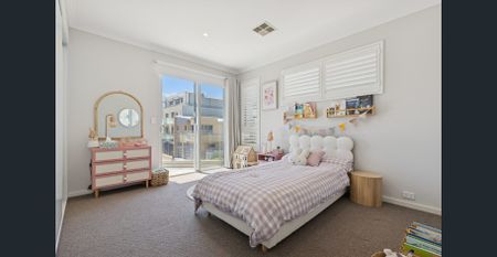 Executive Marina Living with Estuary Glimpses – Overlooking Cannaregio Square - Photo 4