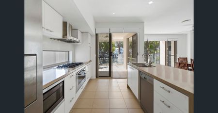 Style and Functionality Riverfront living in Coomera Waters! - Photo 2