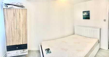 3 bedroom flat to rent - Photo 3