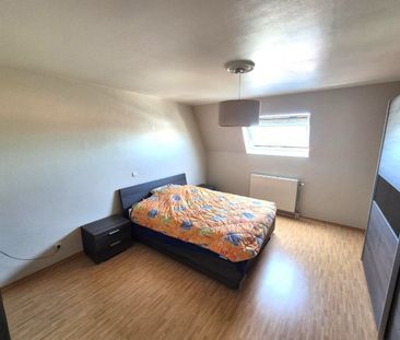 Ruim duplex-appartement met garage te Zulte - Photo 2