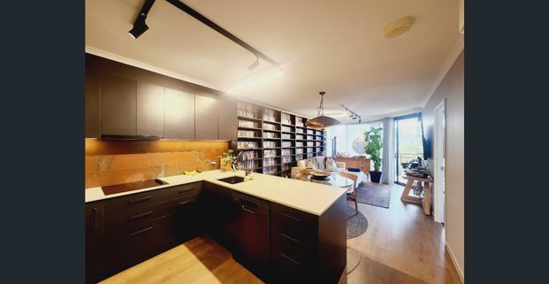 Unfurnished - Luxury Renovated Apartment with Pool and Secure Parking - Photo 1