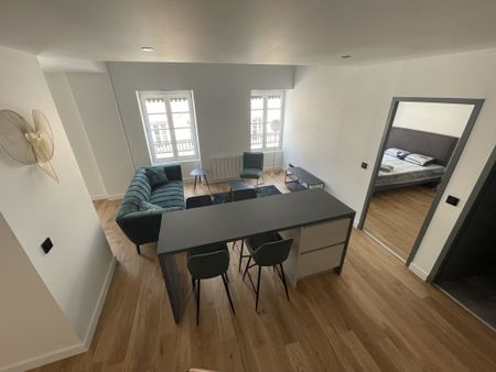 APPARTEMENT T3 A LOUER - LYON 2EME ARRONDISSEMENT - 64.78 m2 - 1 690 € charges comprises par mois - Photo 2