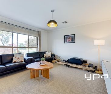 Modern 3-Bedroom Family Home in Prime Location - Photo 4