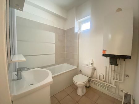 Location Appartement 2 pièces 73m² ELBEUF 76500 - Photo 3