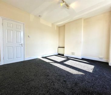 1 Bedroom Maisonette - Upper To Let - Photo 4