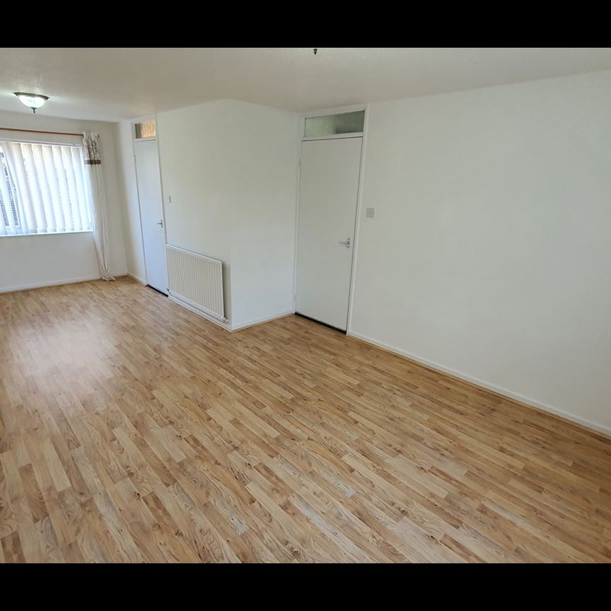 2 Bed Terraced House, Lapwing Gardens, BS16 - Photo 1