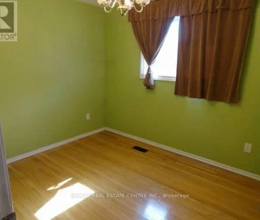 879 CONSORT CRESCENT - Photo 3