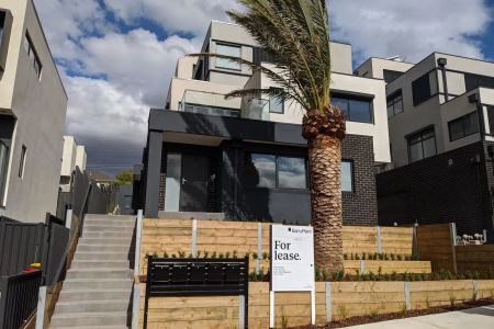 “State Of The Art Townhouse!” - Photo 5