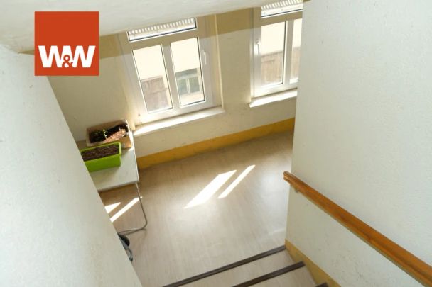 Möblierte, ruhige 1-Zimmer-Dachgeschosswohnung in charmantem Mehrfamilienhaus - Foto 1