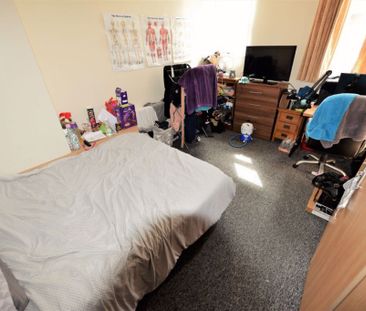 7 bedroom Flat in Wood Lane, Leeds - Photo 3