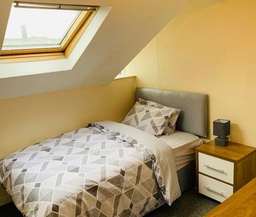 Camden Street, Room 7, All Bills Included, Belfast, BT9 6AU - Photo 4