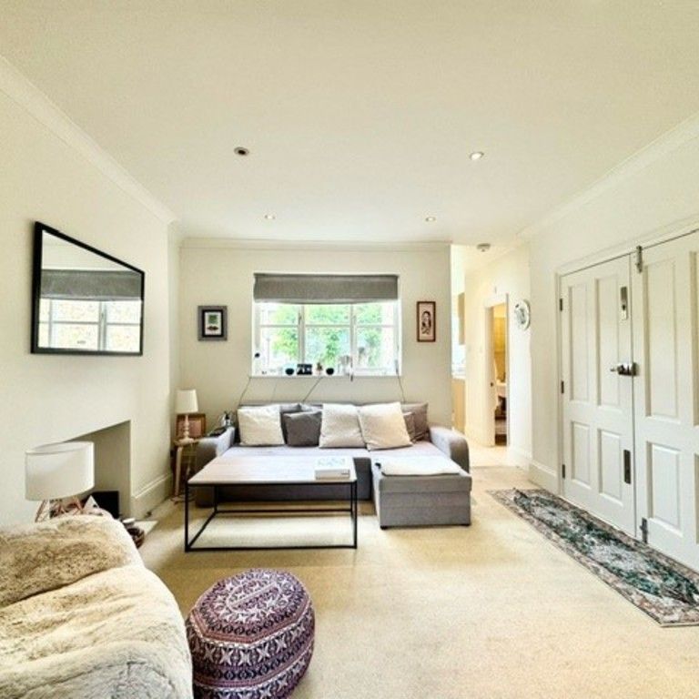 2 Bedroom Apartment, Fulham Park Gardens, London SW6 - Photo 1