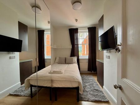 Flat 313 Fulham Palace Road, Fulham W6 9HH - Photo 3