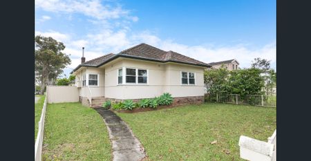 Spacious Family Home - Photo 2