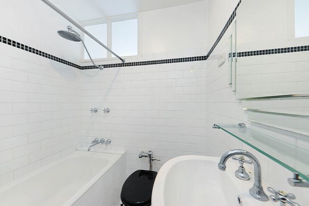 40/2 Greenknowe Avenue, Elizabeth Bay NSW 2011 - Apartment For Rent | Domain - Photo 1