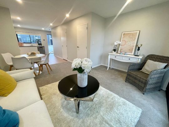 MANGERE BRIDGE, 3 BEDROOMS - Photo 1