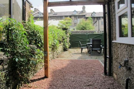 1 bedroom in a house share to rent - Photo 3