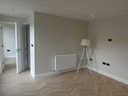 Flat to rent on - Photo 2