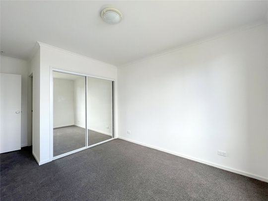 176/79 Whiteman Street - Photo 1