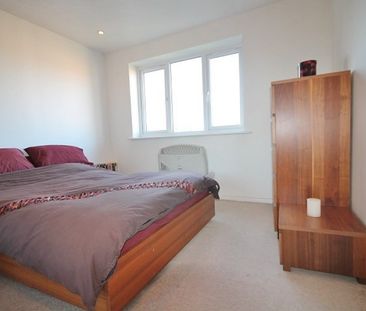 Redford Close, Feltham, Middlesex,TW13 - Photo 4