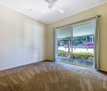 28 Friarbird Crescent, Bonogin. - Photo 3