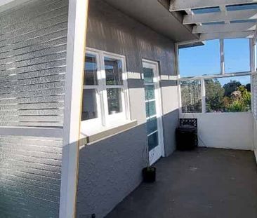 Two Bedroom Top Apartment – Semi Furnished, Walk to CBD - Photo 1