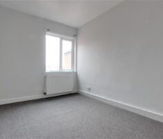 2 BEDROOM House - Terraced - Photo 4