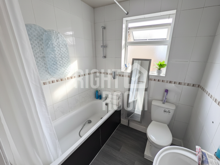 Room 1, Chingford Road E17 5AE - Photo 3